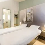 Lyon Saint-bonnet Mi-plaine מלון 2*