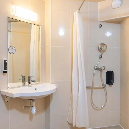 Hotel Lyon Saint-bonnet Mi-plaine 2*