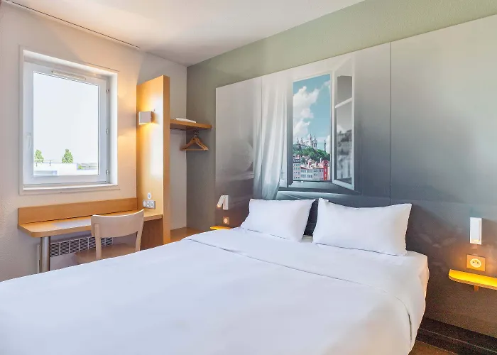 Lyon Saint-bonnet Mi-plaine Hotel