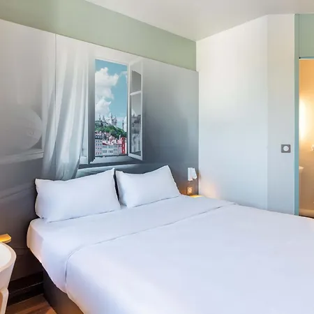 Lyon Saint-bonnet Mi-plaine 2* Сен-Бонне-де-Мюр