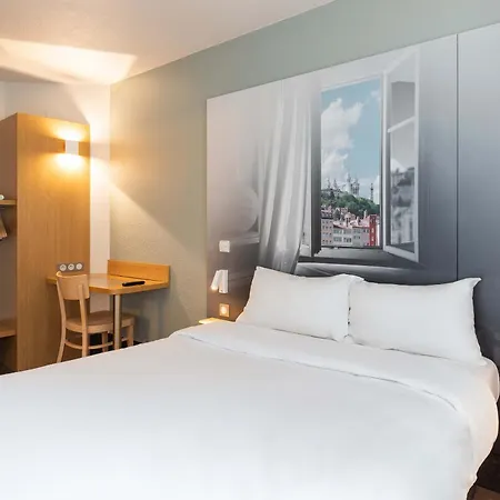 Hotel Lyon Saint-bonnet Mi-plaine 2*