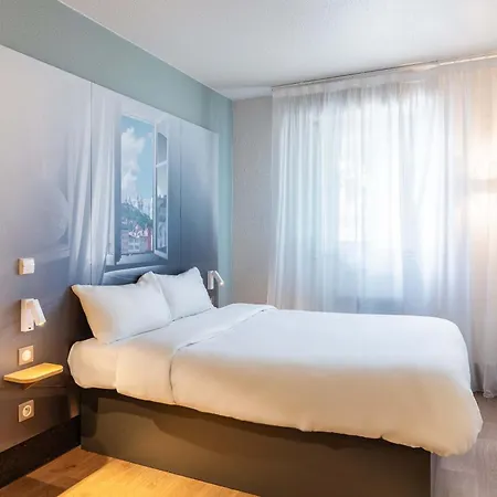 Lyon Saint-bonnet Mi-plaine Отель 2*
