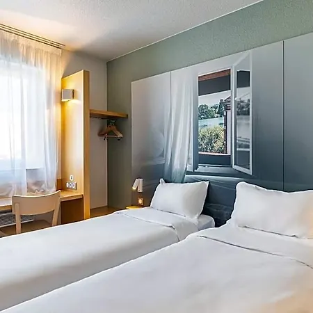 Lyon Saint-bonnet Mi-plaine Отель
