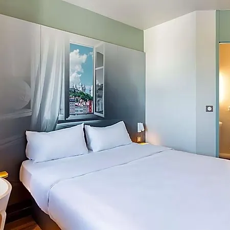 Отель Lyon Saint-bonnet Mi-plaine 2*